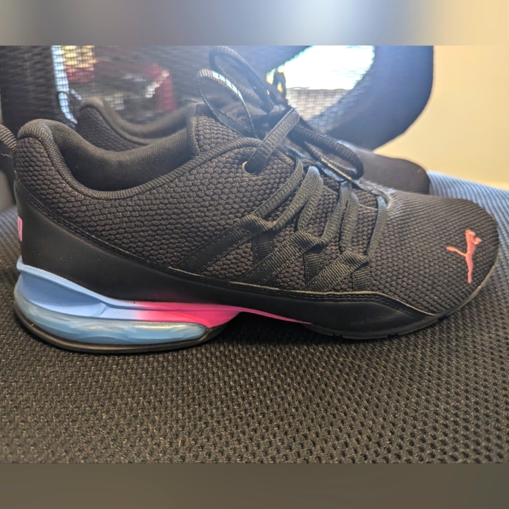 PUMA Riaze Prowl SH Fade Womens Sneaker - EUC